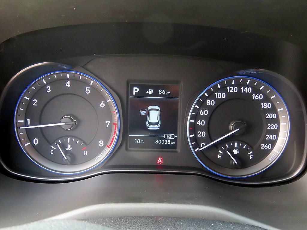 HYUNDAI Kona - Vista 8