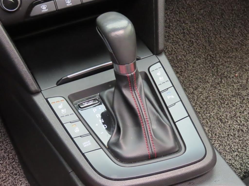 HYUNDAI Avante - Vista 11