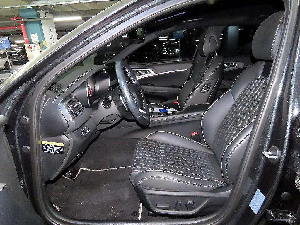 Genesis G70 - Vista 6