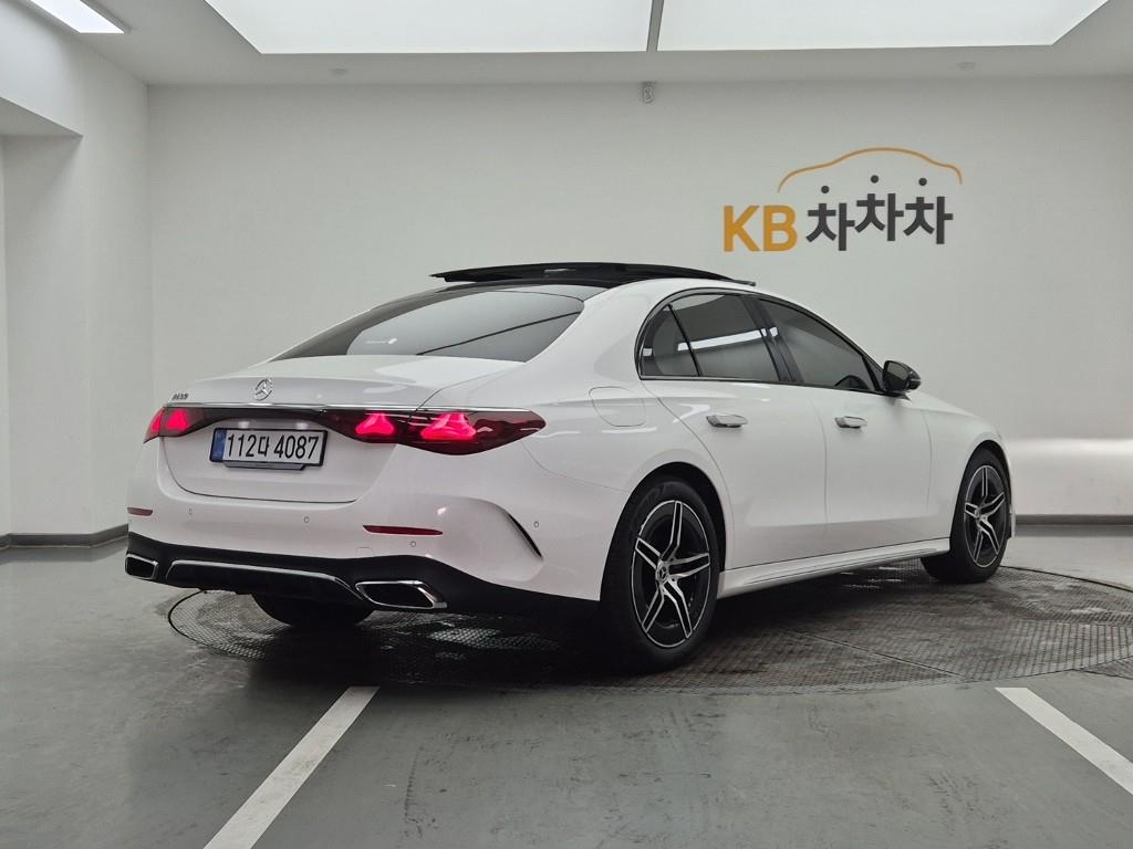 Mercedes Benz E class - Vista 4