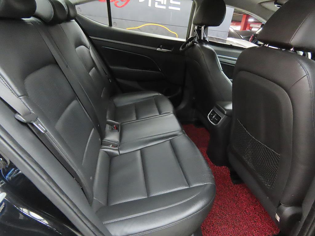 HYUNDAI Avante - Vista 6