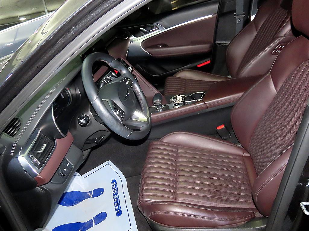 Genesis G70 - Vista 6