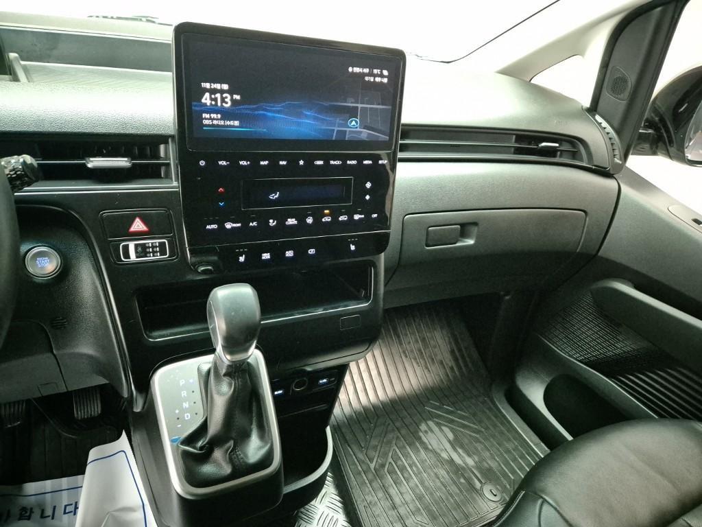 HYUNDAI Staria - Vista 10