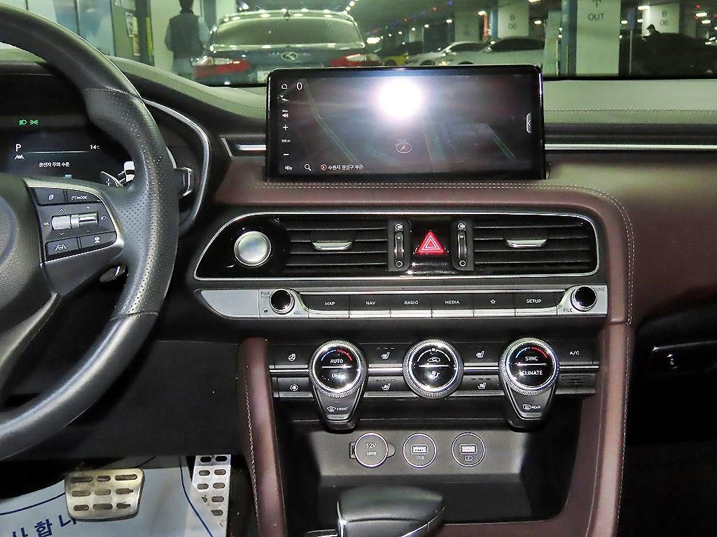 Genesis G70 - Vista 11