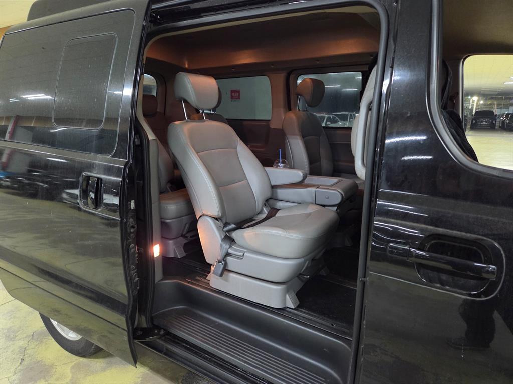 HYUNDAI Starex - Vista 8