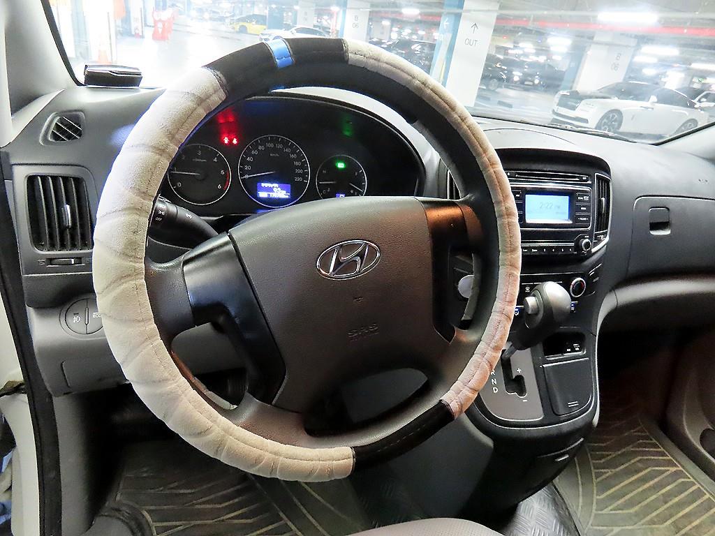 HYUNDAI Starex - Vista 8