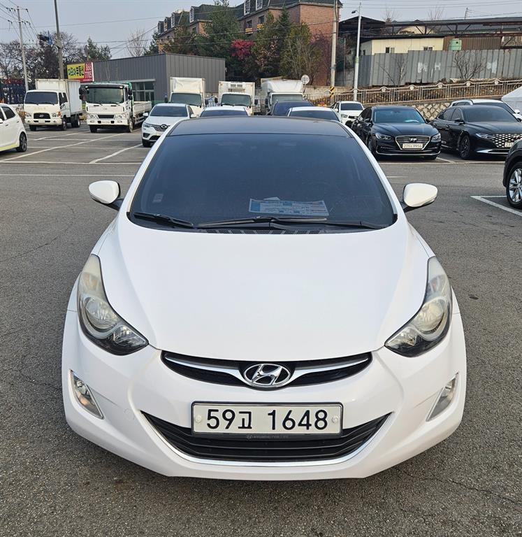 HYUNDAI Avante - Vista 5