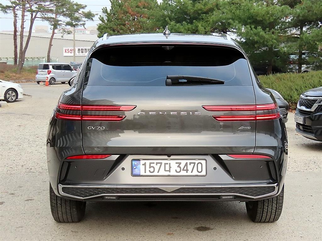 Genesis GV70 - Vista 4