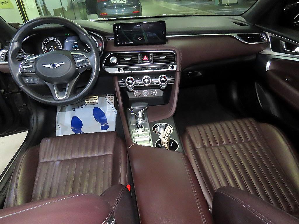 Genesis G70 - Vista 10