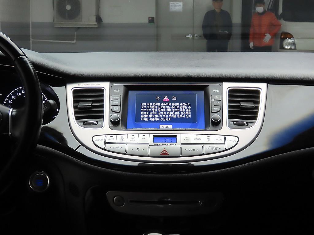 HYUNDAI Genesis - Vista 9