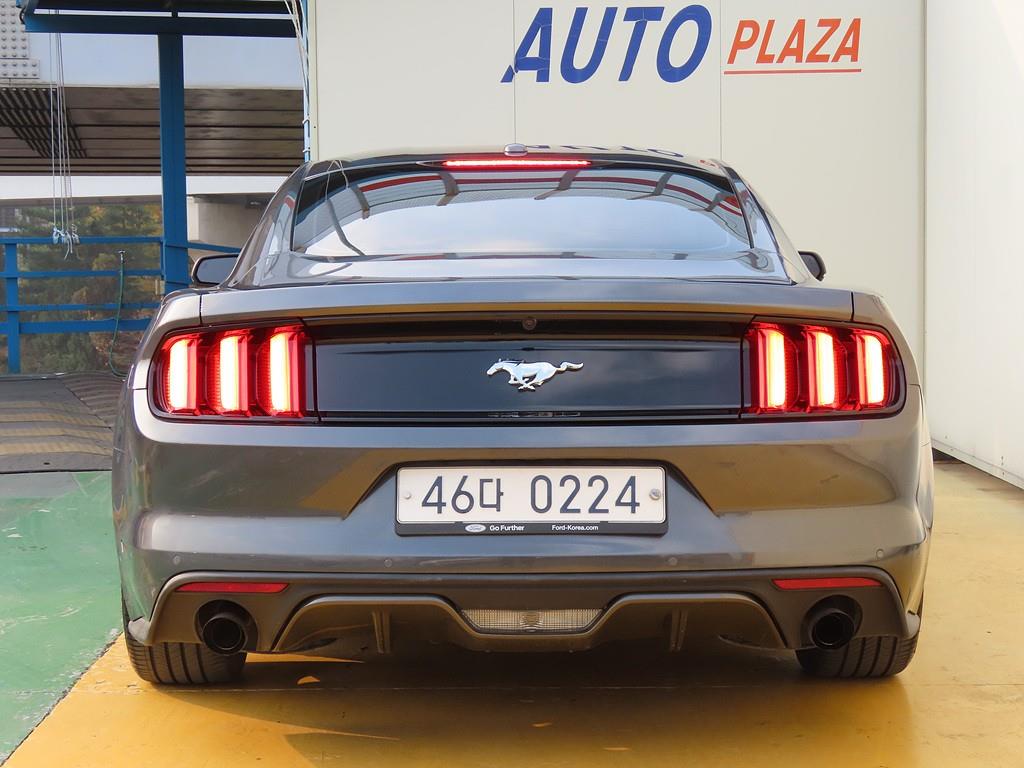 Ford Mustang - Vista 4