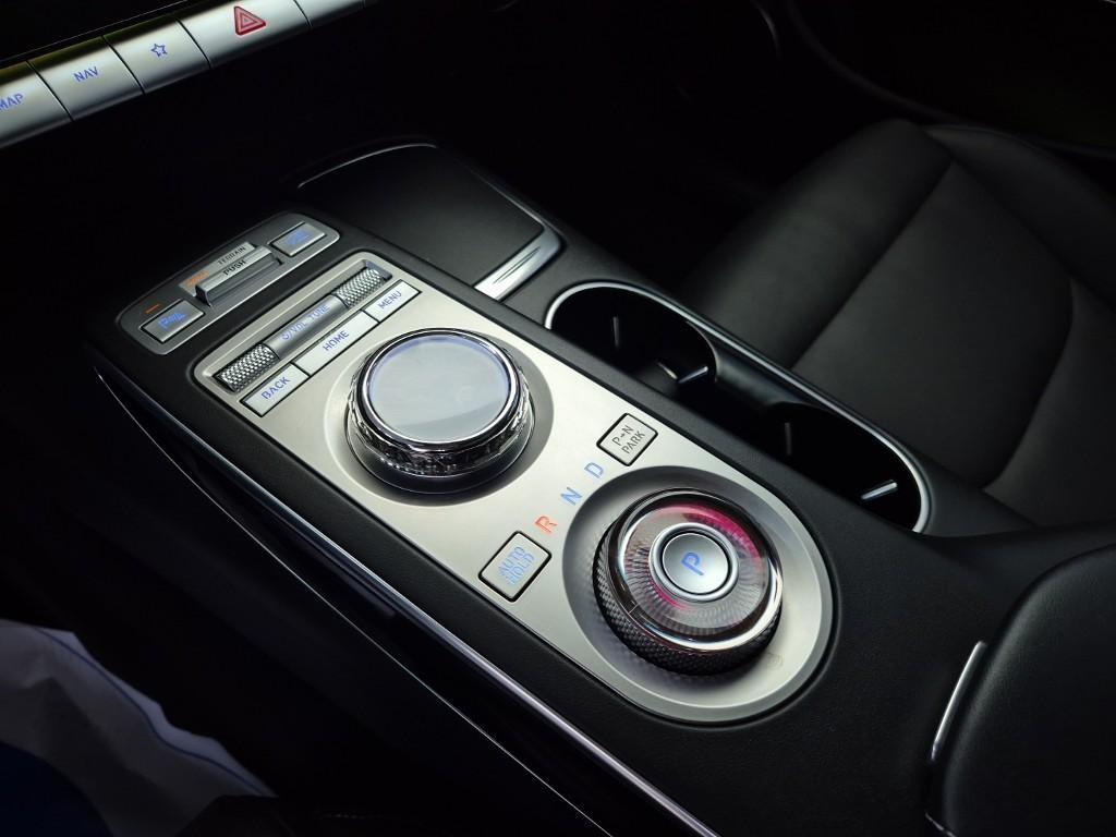 Genesis GV70 - Vista 8