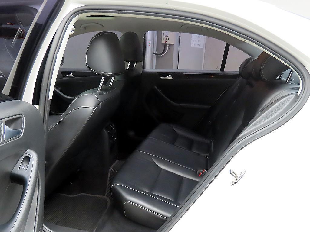 Volkswagen Jetta - Vista 6