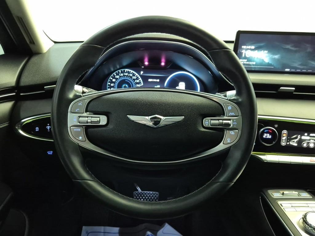 Genesis GV70 - Vista 9