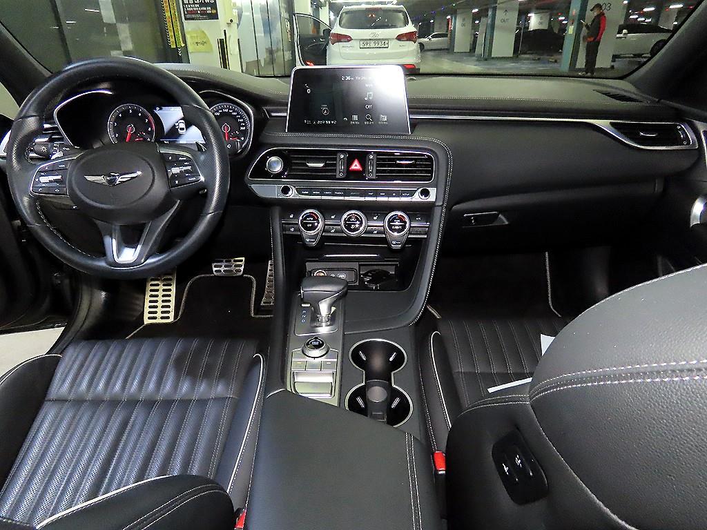 Genesis G70 - Vista 10