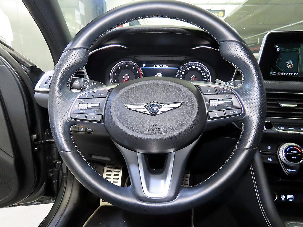 Genesis G70 - Vista 8