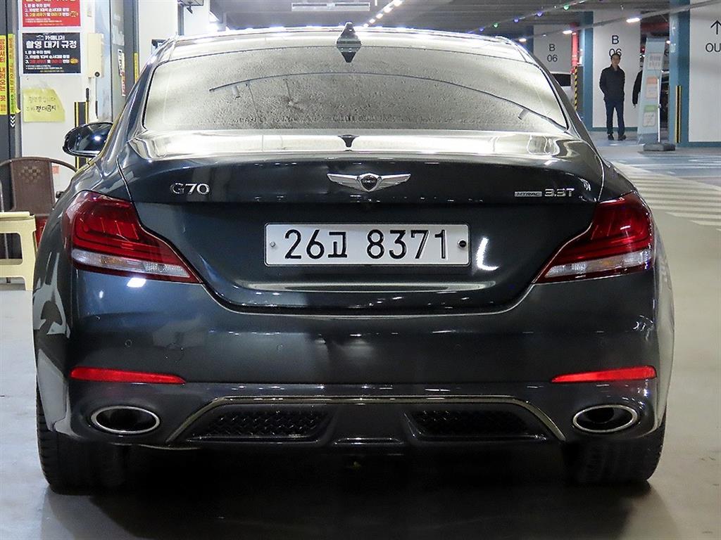 Genesis G70 - Vista 5