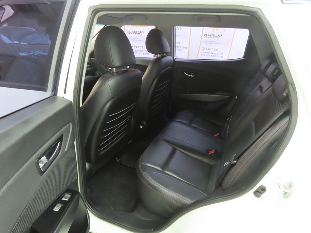 Ssangyong Tivoli - Vista 6