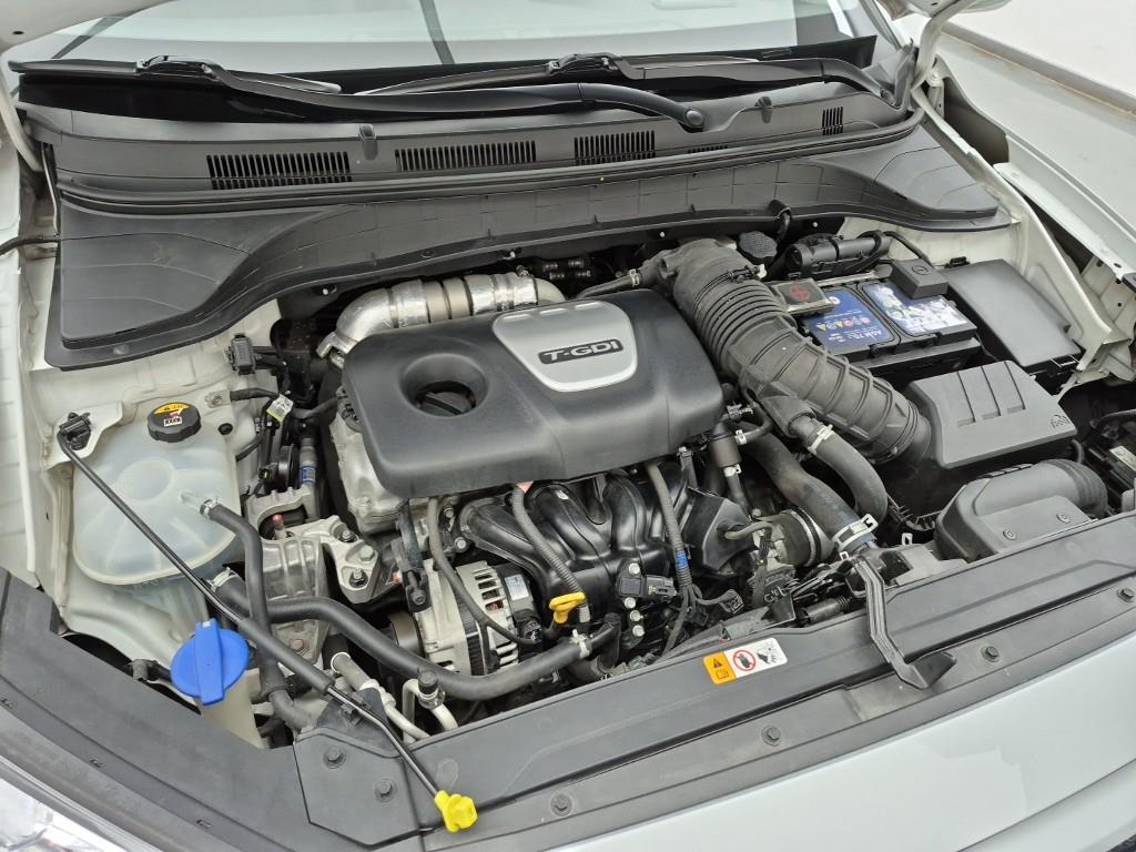 HYUNDAI Kona - Vista 6