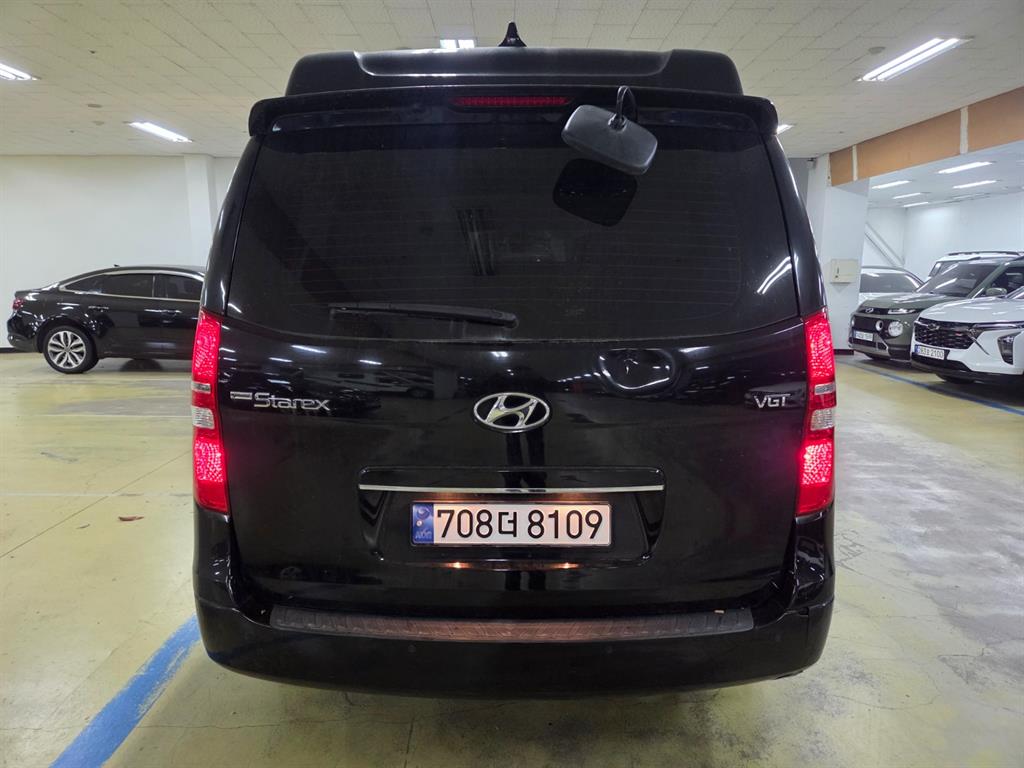 HYUNDAI Starex - Vista 4