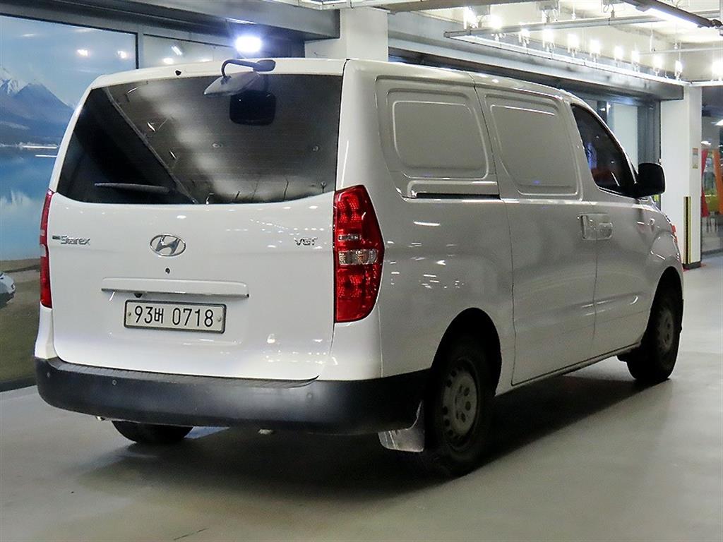 HYUNDAI Starex - Vista 4