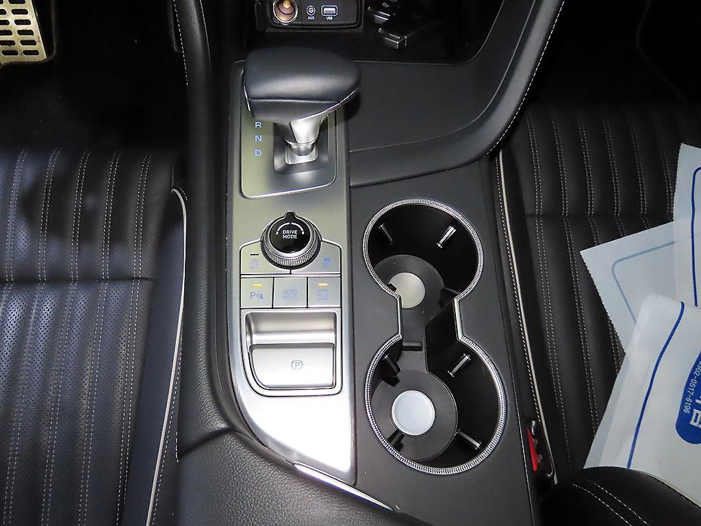 Genesis G70 - Vista 12