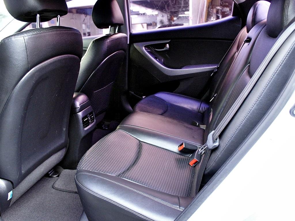 HYUNDAI Avante - Vista 11