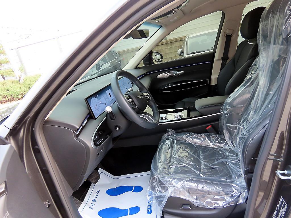 Genesis GV70 - Vista 5