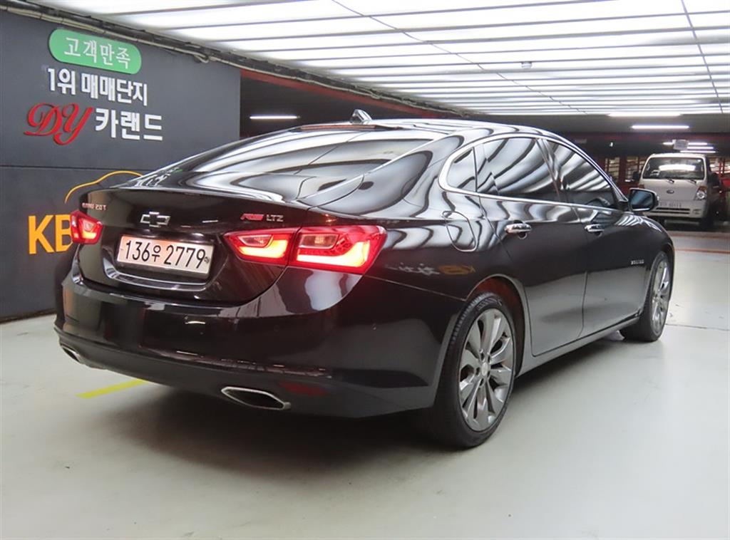 Chevrolet Malibu - Vista 4