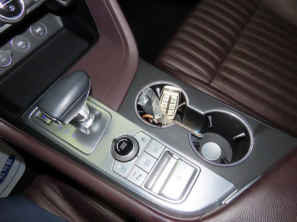 Genesis G70 - Vista 12