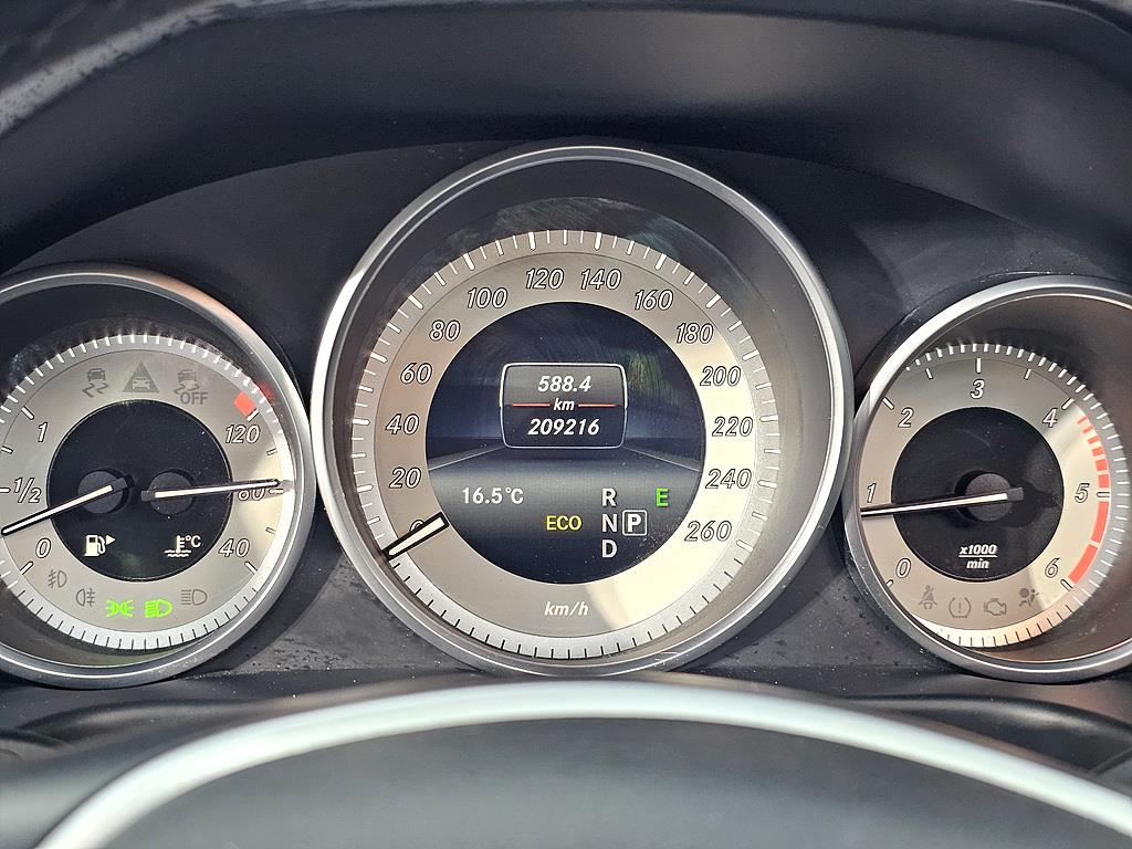 Mercedes Benz E class - Vista 7