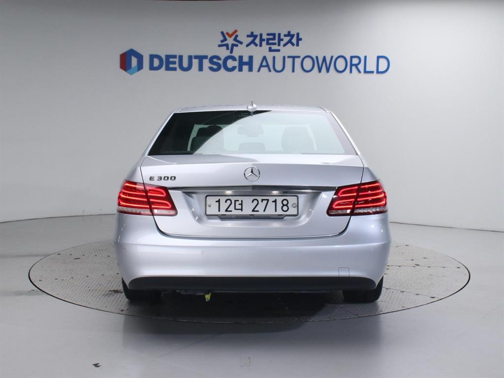 Mercedes Benz E class - Vista 4