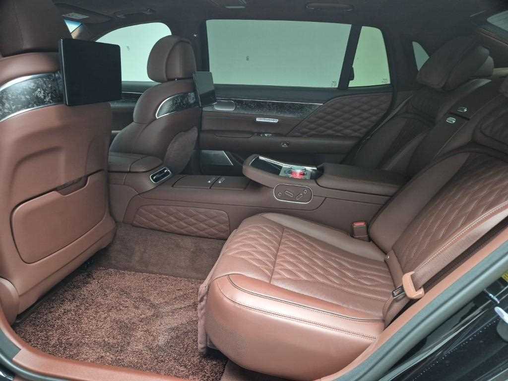 Genesis G90 - Vista 12