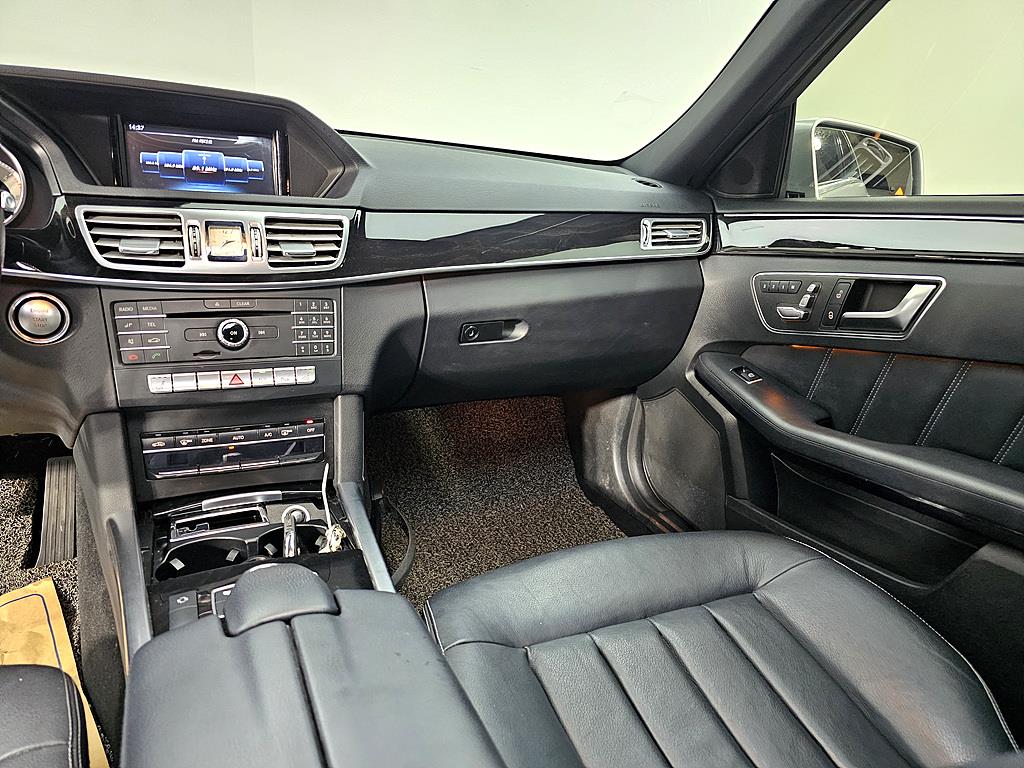 Mercedes Benz E class - Vista 10