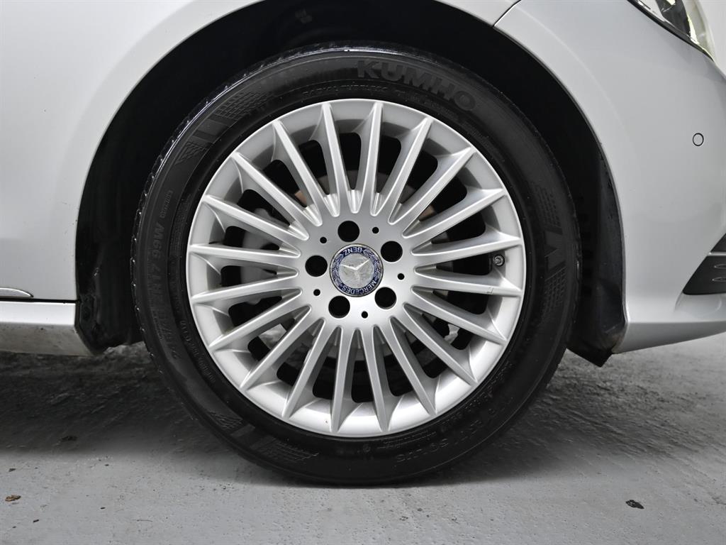 Mercedes Benz E class - Vista 5