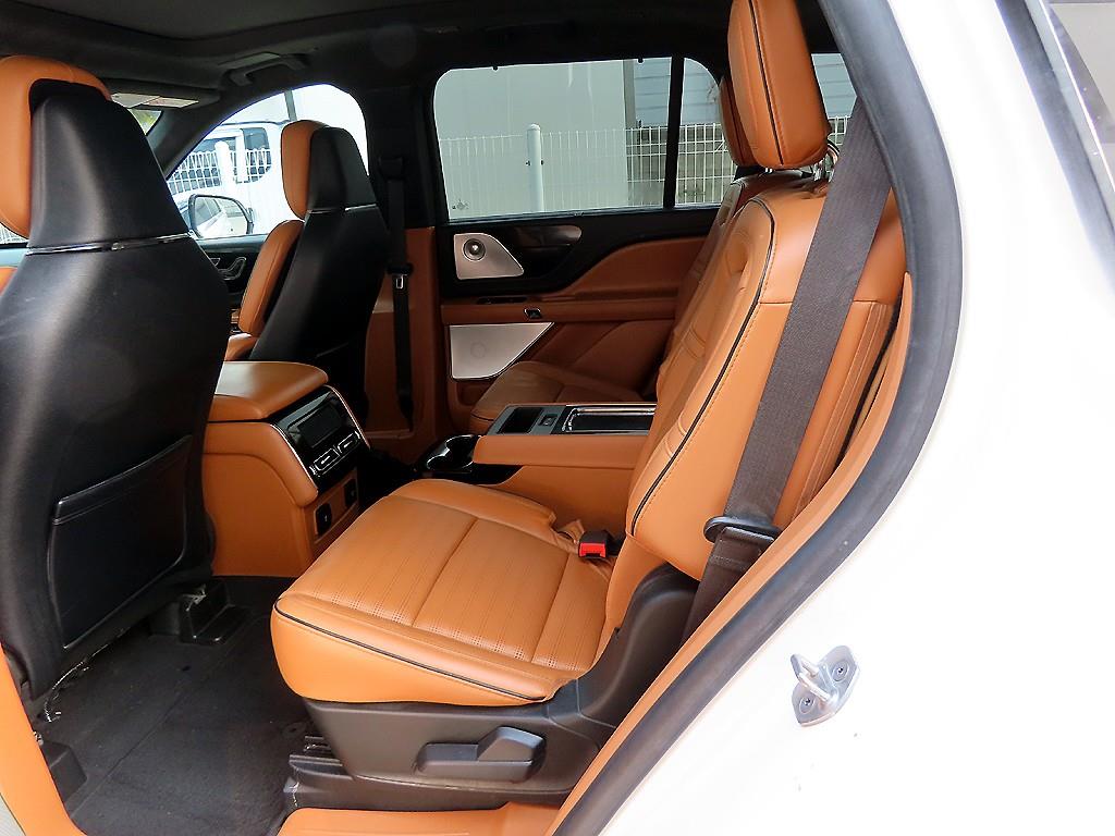 Lincoln Aviator - Vista 6