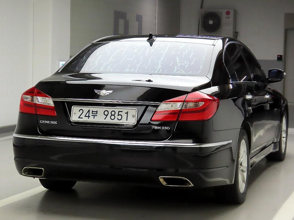 HYUNDAI Genesis - Vista 4