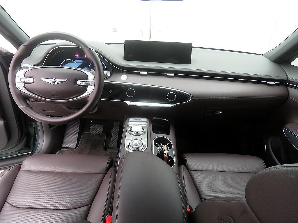 Genesis GV70 - Vista 9