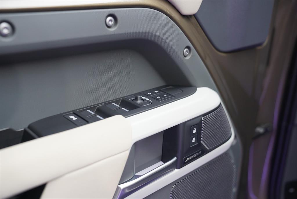 Land Rover Defender - Vista 8