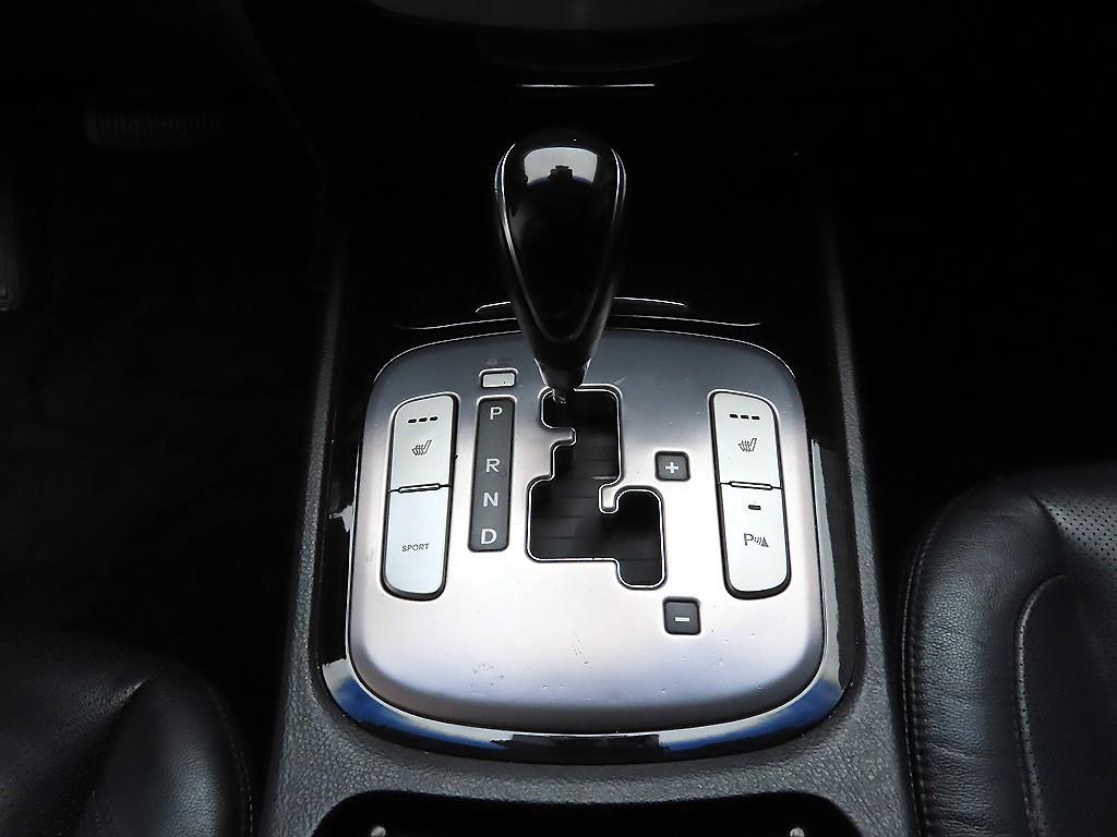 HYUNDAI Genesis - Vista 10