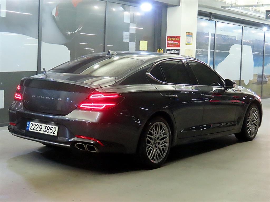 Genesis G70 - Vista 4