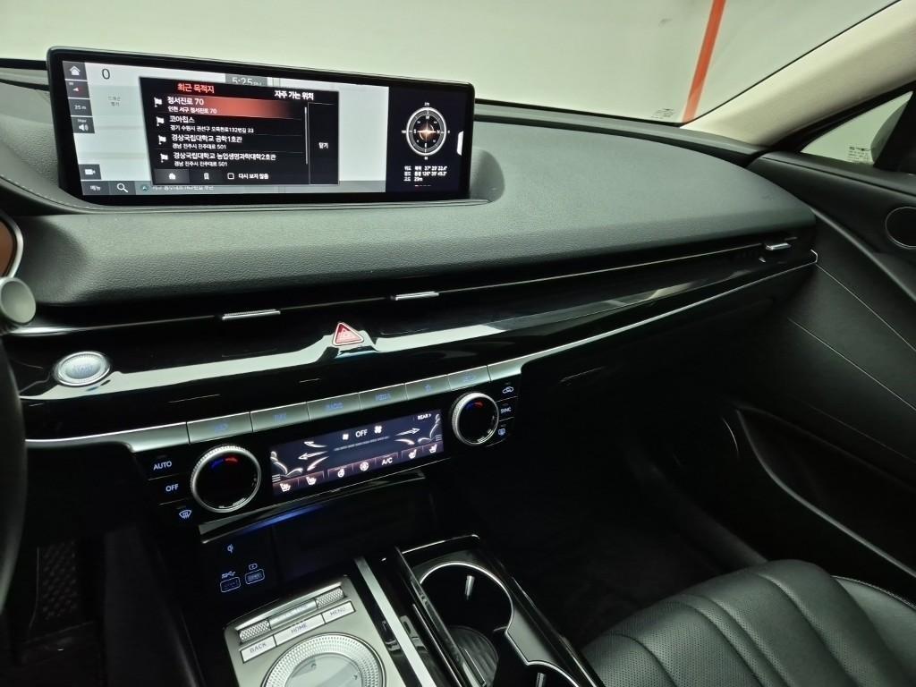 Genesis G80 - Vista 10