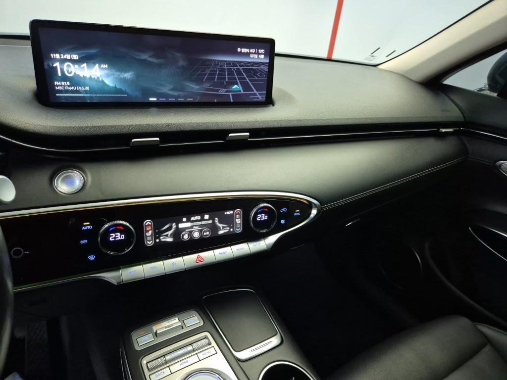 Genesis GV70 - Vista 10