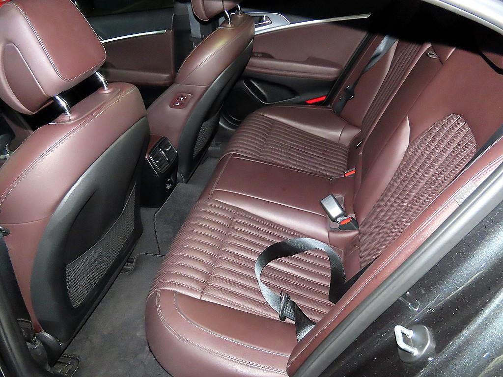 Genesis G70 - Vista 7