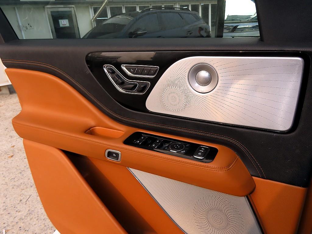 Lincoln Aviator - Vista 11