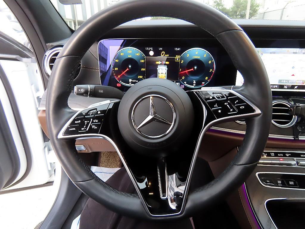 Mercedes Benz E class - Vista 8