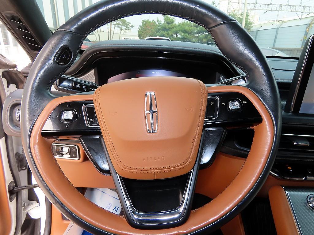 Lincoln Aviator - Vista 8