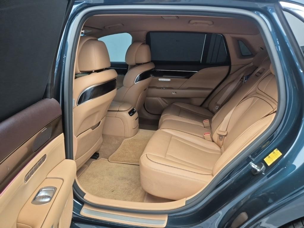 Genesis G90 - Vista 12