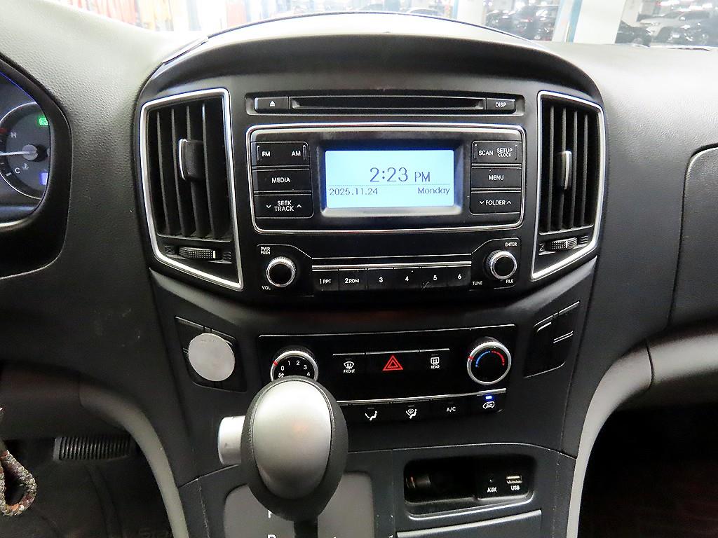 HYUNDAI Starex - Vista 11