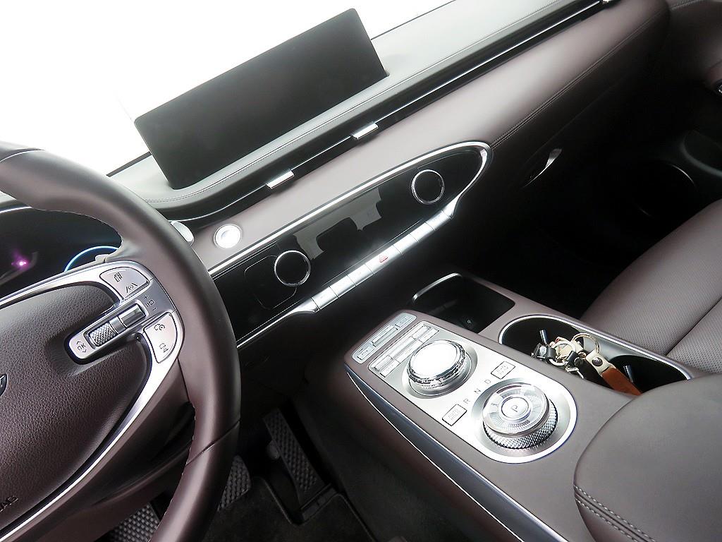 Genesis GV70 - Vista 12